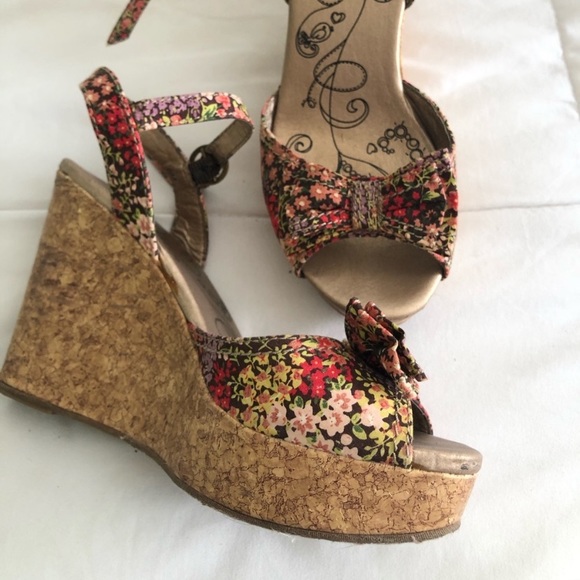 Mudd wedges. Super cute floral design - Picture 2 of 4